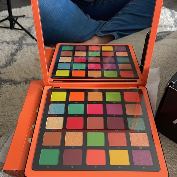 Anastasia ~Norvina Vol 3 Palette - Picture 2 of 3